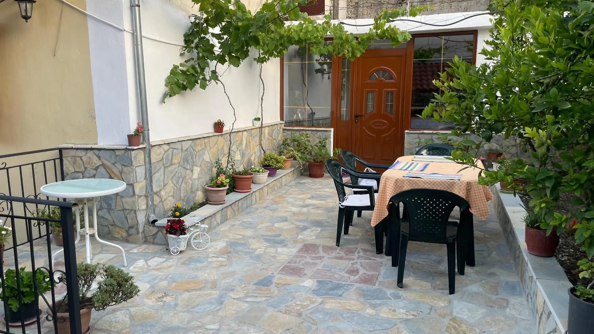 Luigi Guest House Gjirokaster