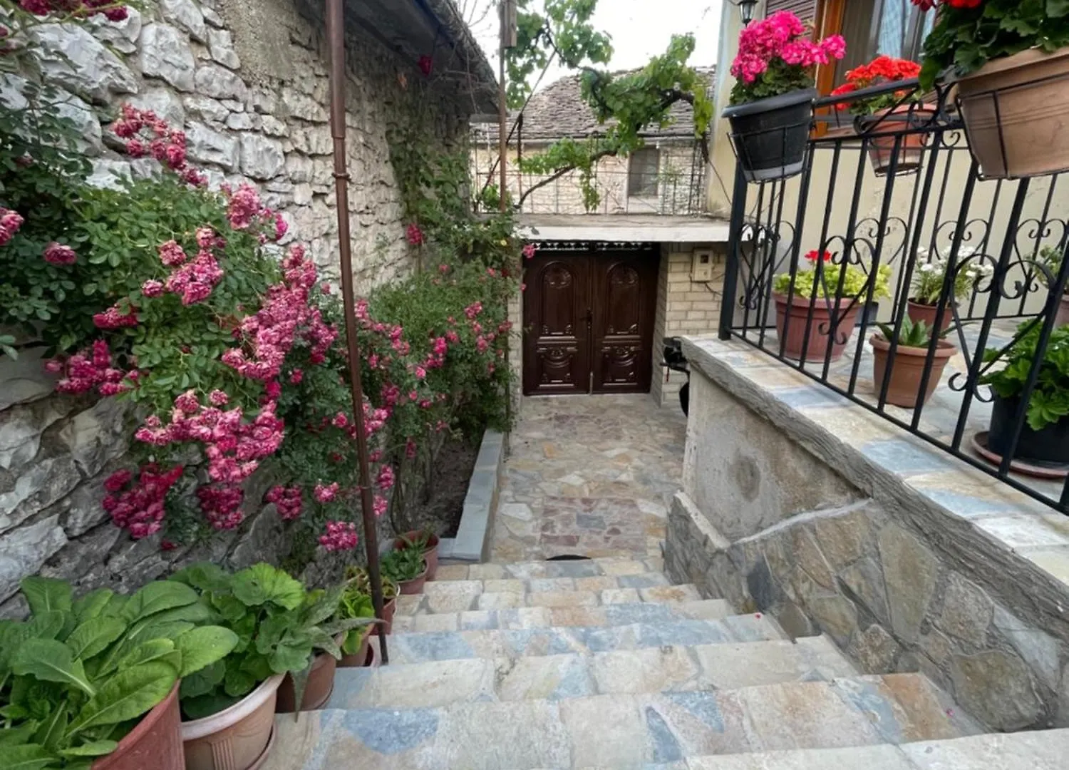 Luigi Guest House Gjirokaster