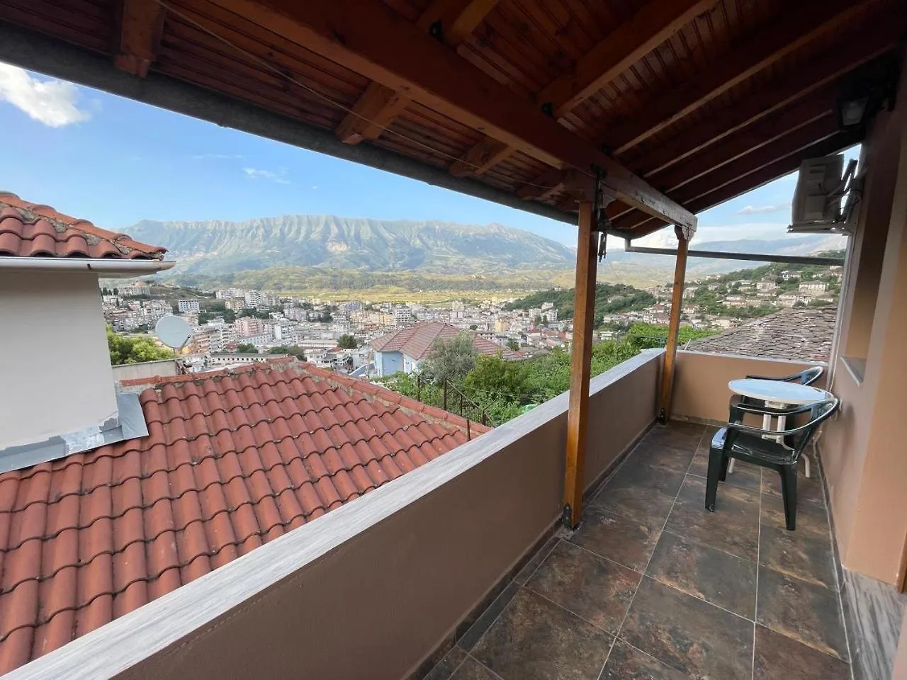 Luigi Guest House Gjirokaster
