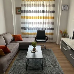 Kelly's Cozy Hideaway - Apartamento Tirana