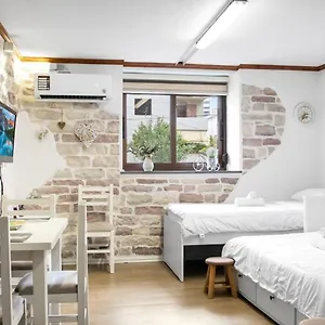 Solhouse Gjirokastër